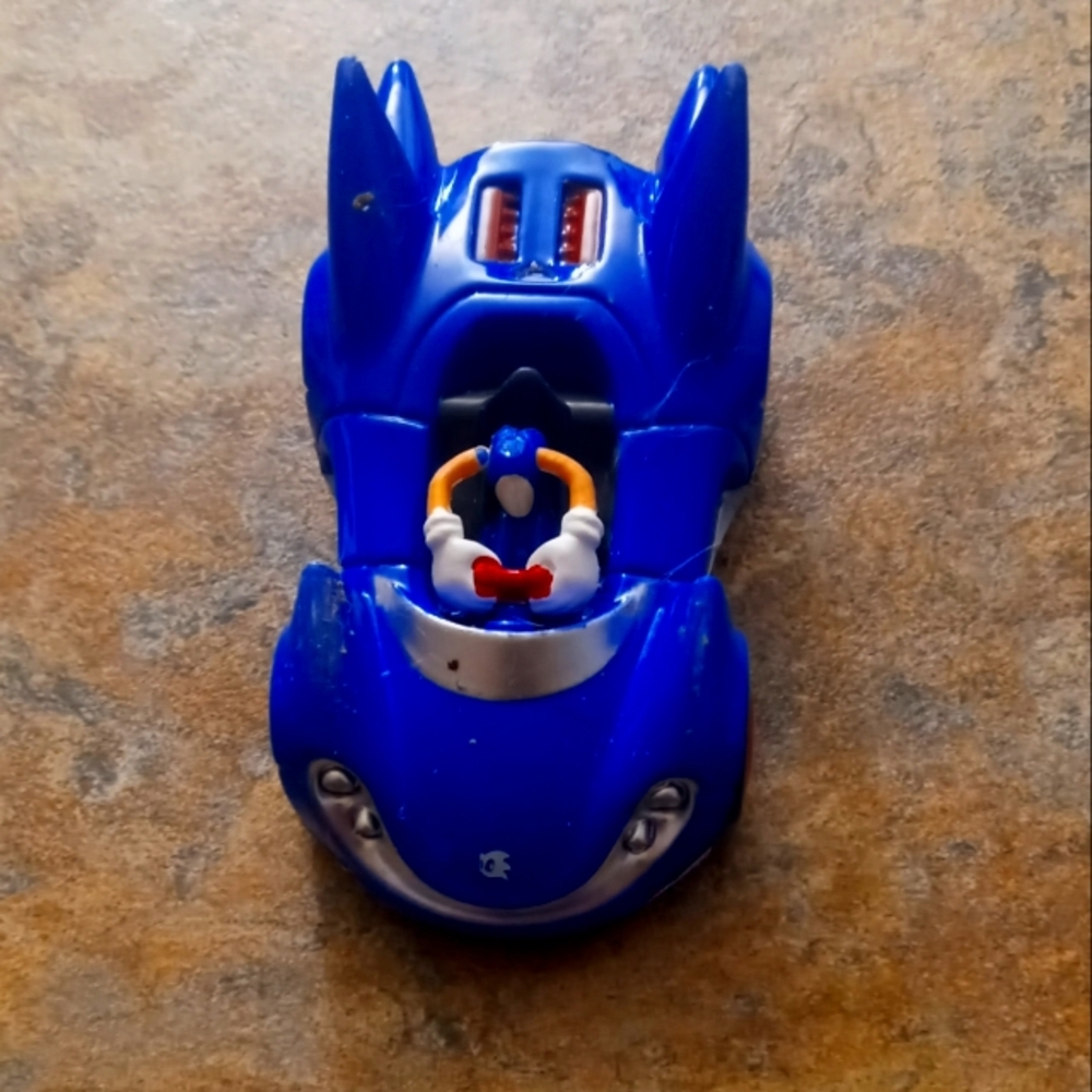 Sonic Racing Toy Car imperfection missing driver head